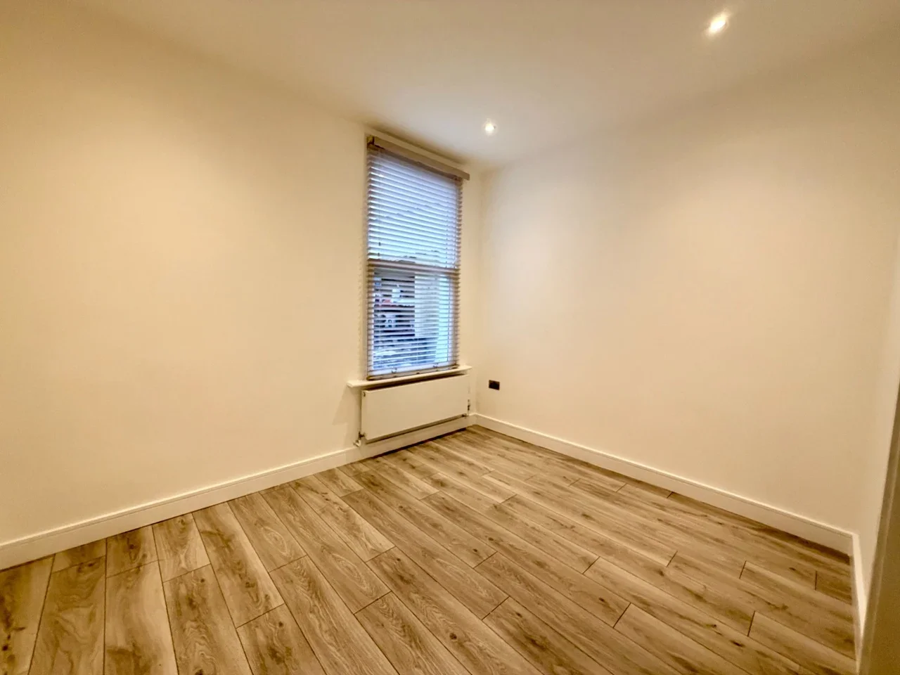 Flat Chaplin Road in Greater London