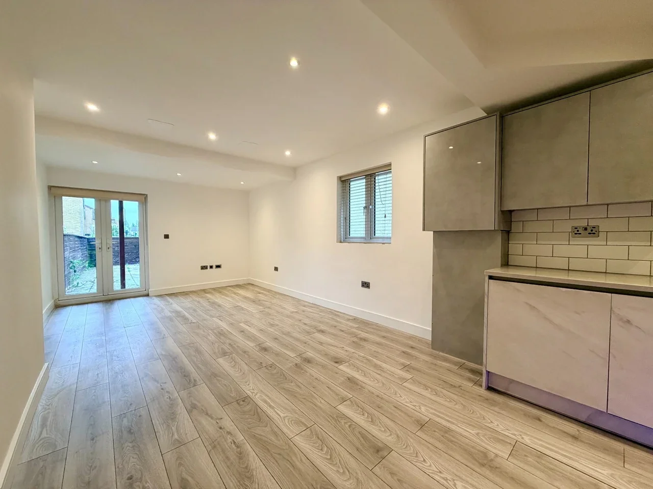 Flat Chaplin Road in Greater London