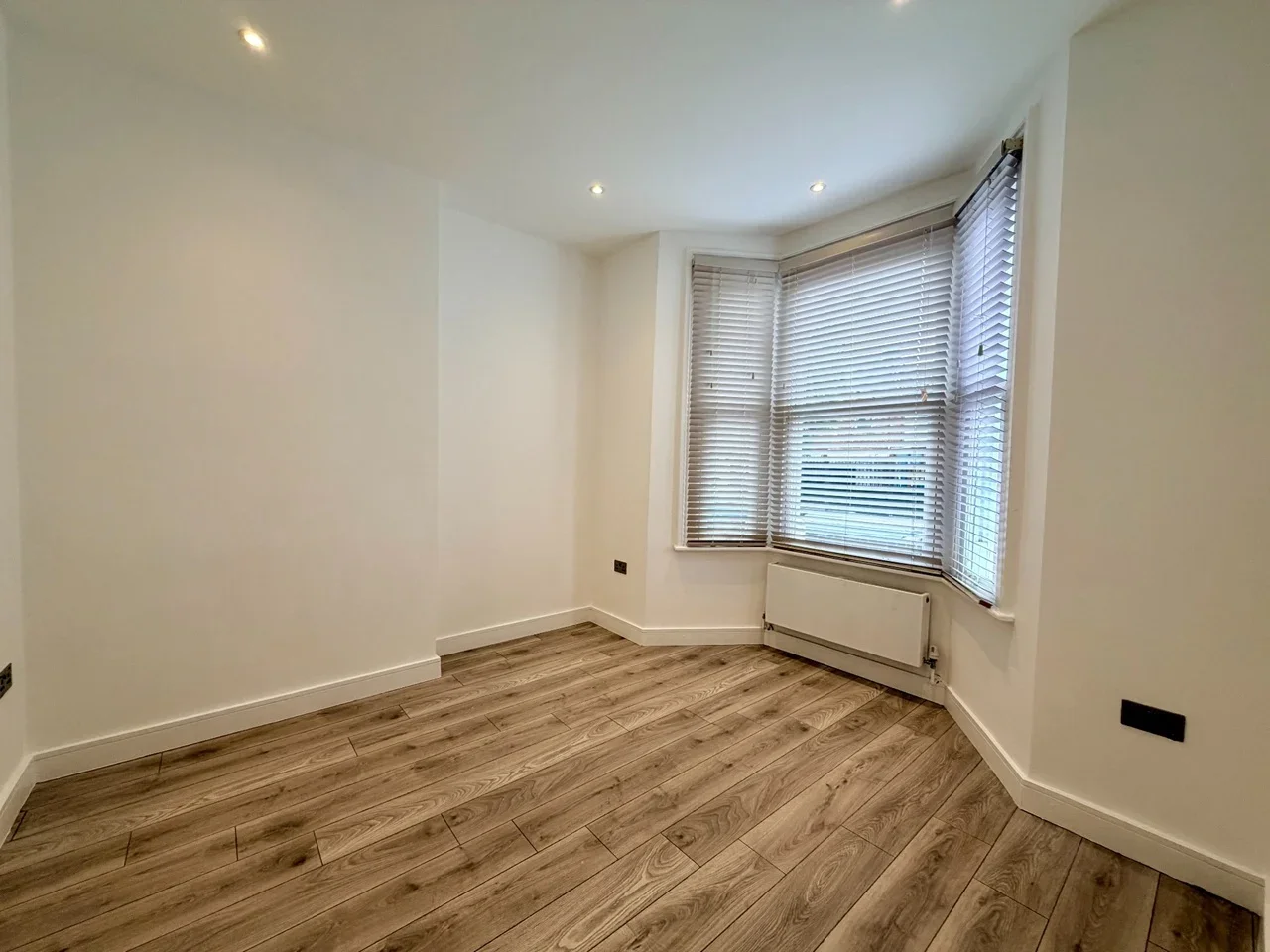 Flat Chaplin Road in Greater London
