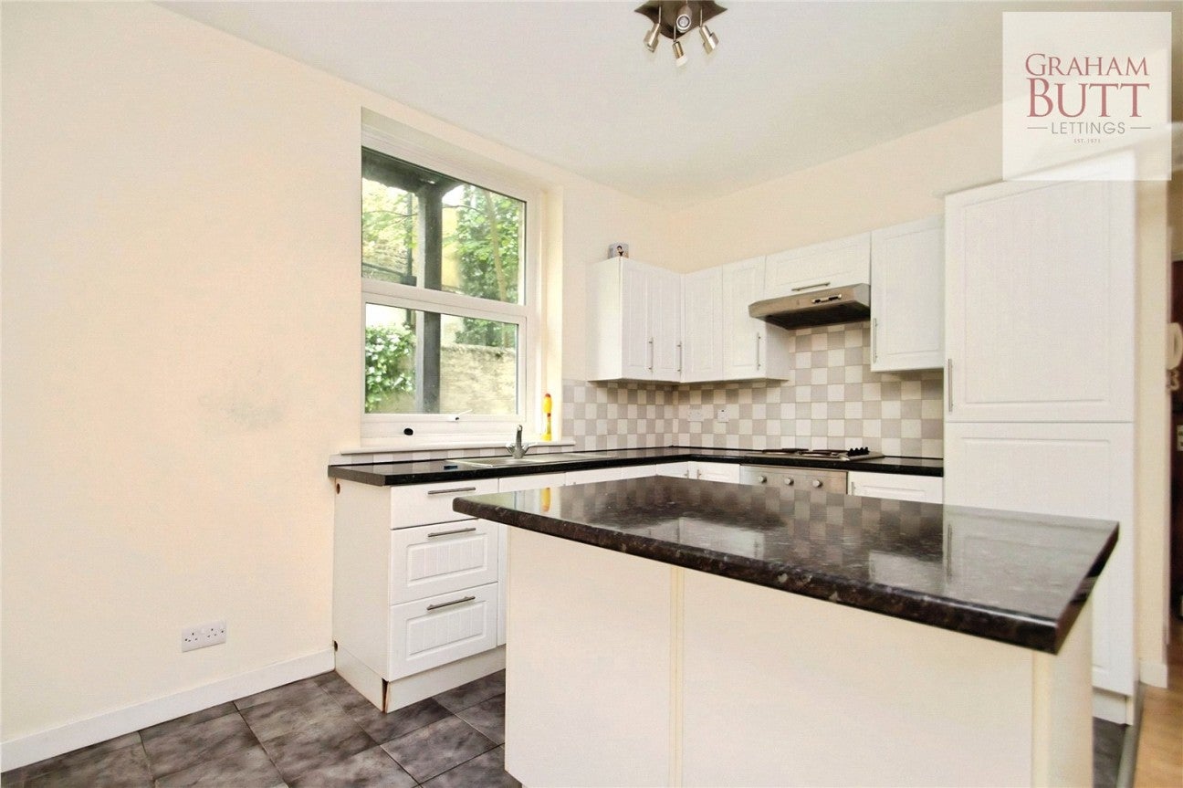 Flat South Terrace in Arun