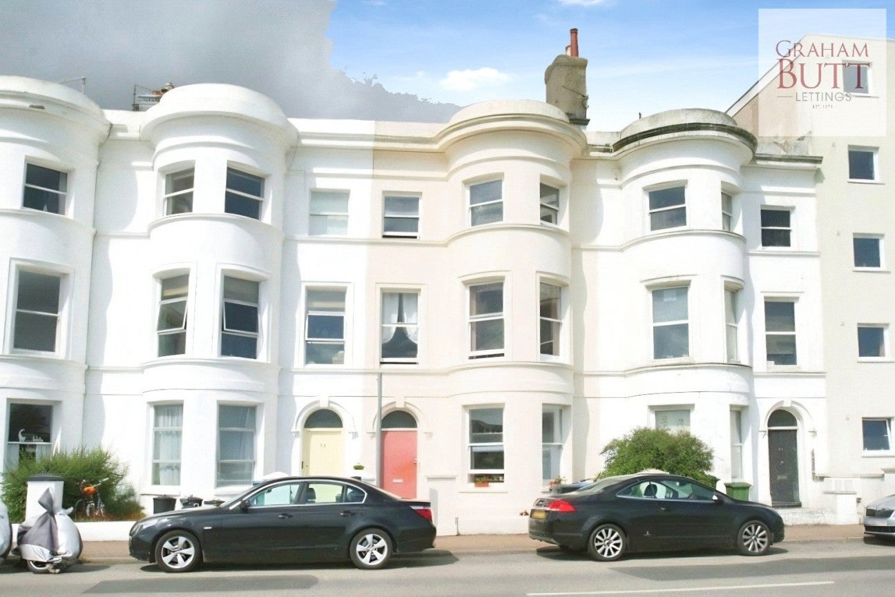 Flat South Terrace in Arun