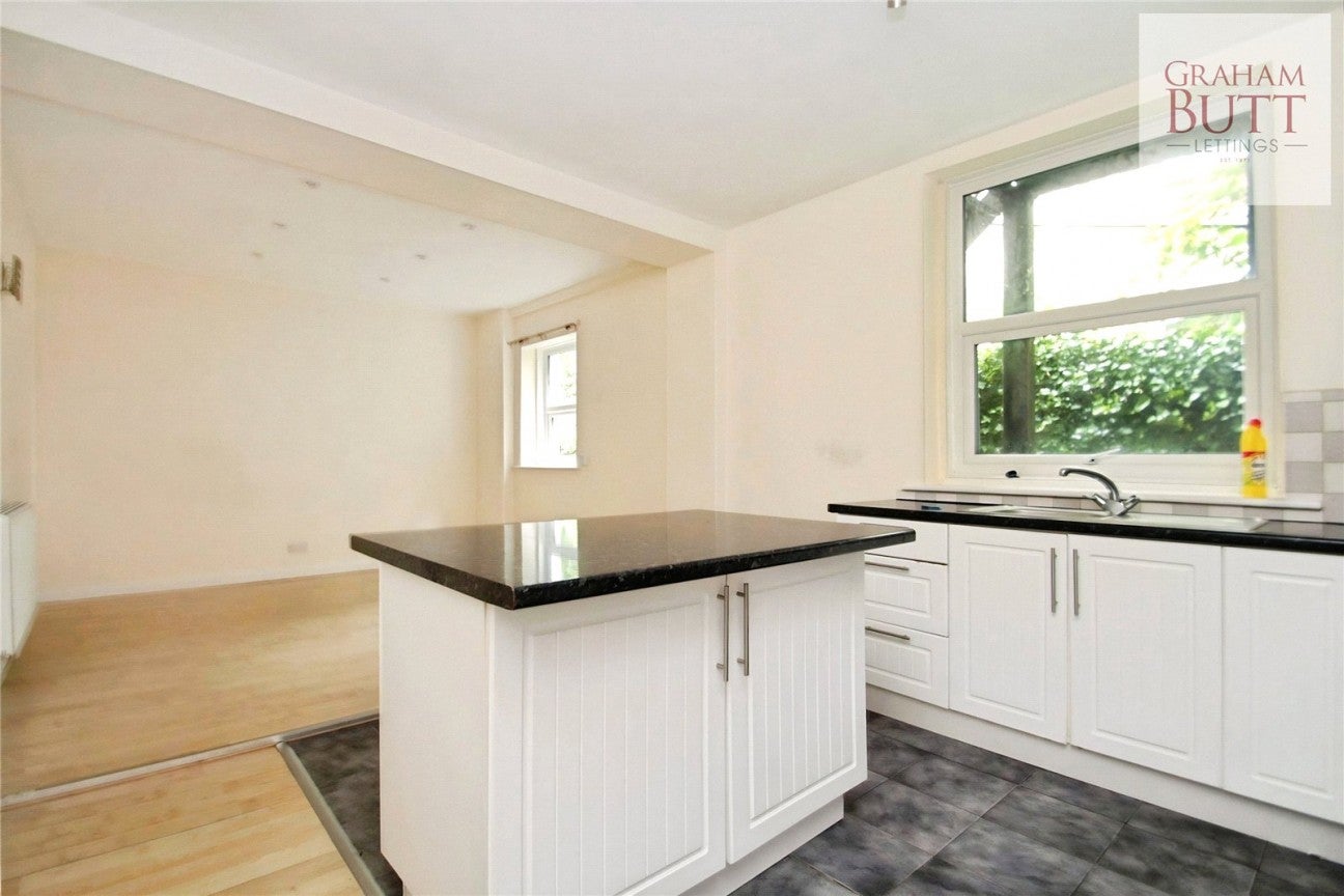 Flat South Terrace in Arun