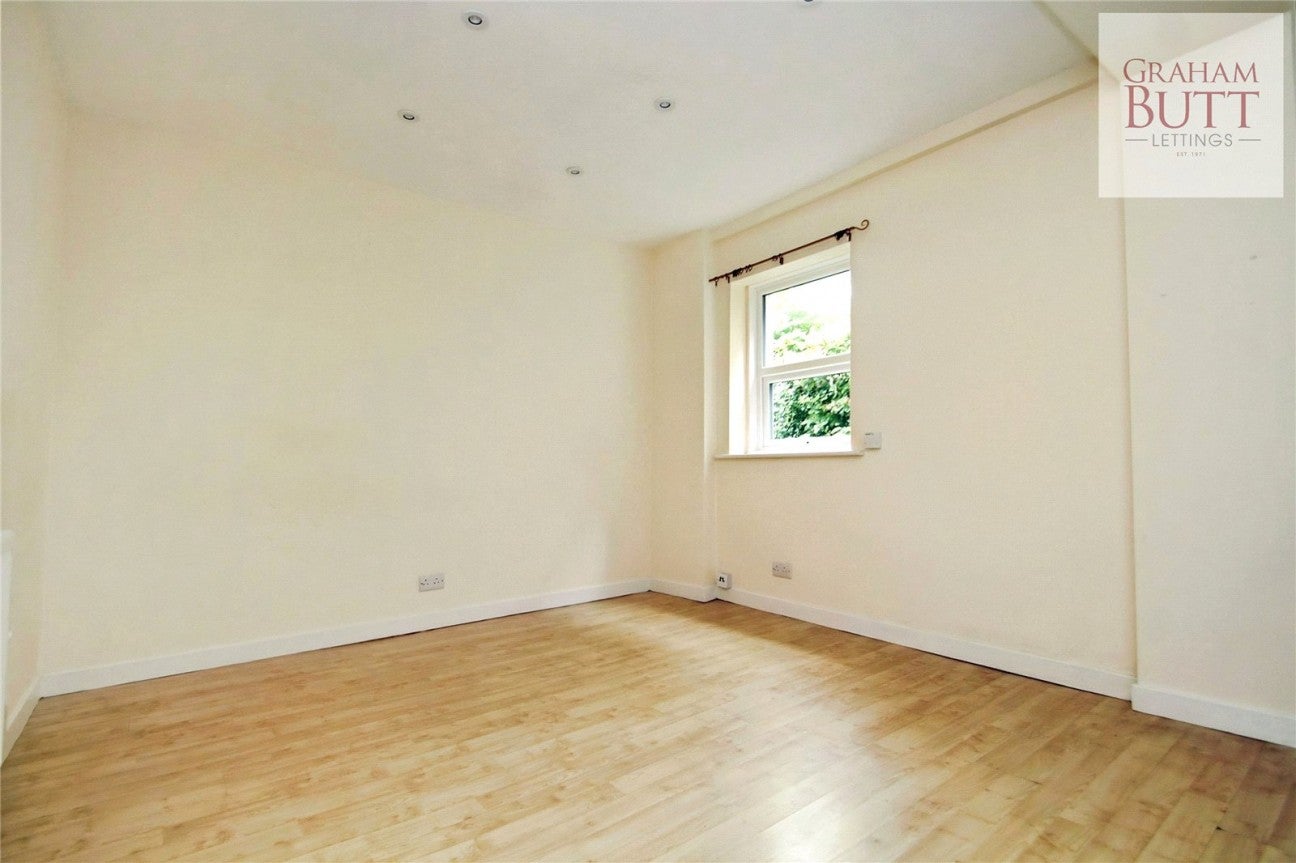 Flat South Terrace in Arun