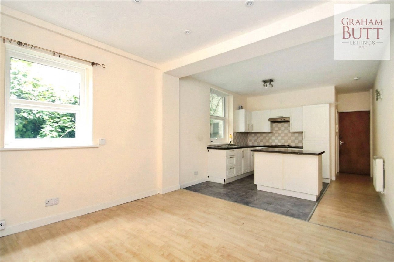 Flat South Terrace in Arun