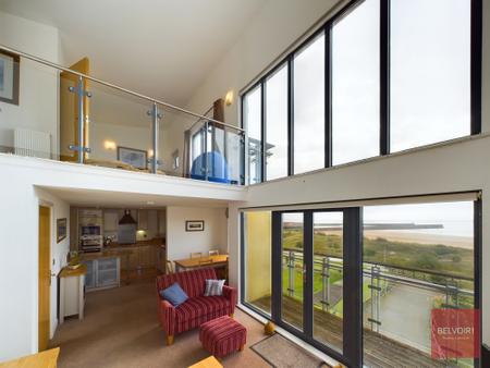 Flat St Margarets Court in Swansea