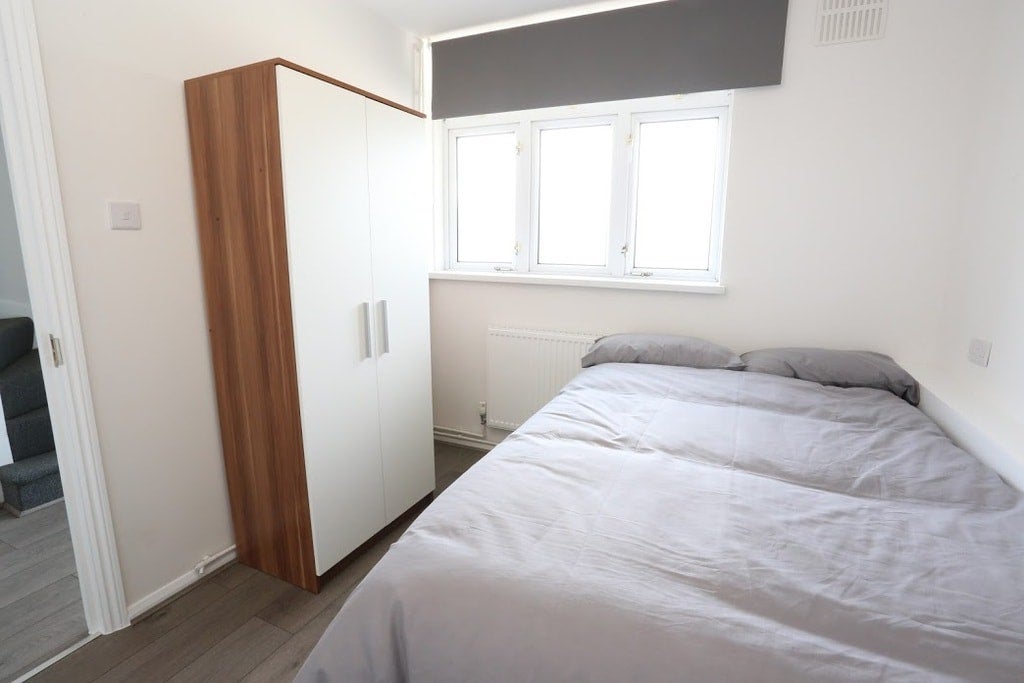 Room Saltwell Street in Greater London