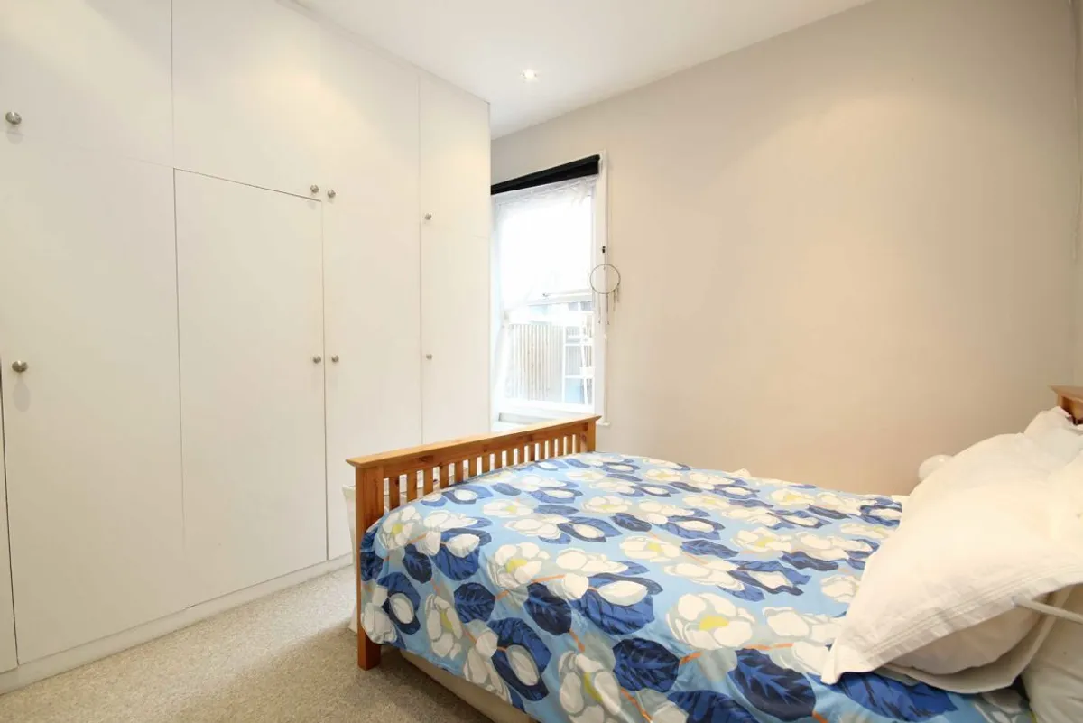 Flat Carlyle Road in Greater London