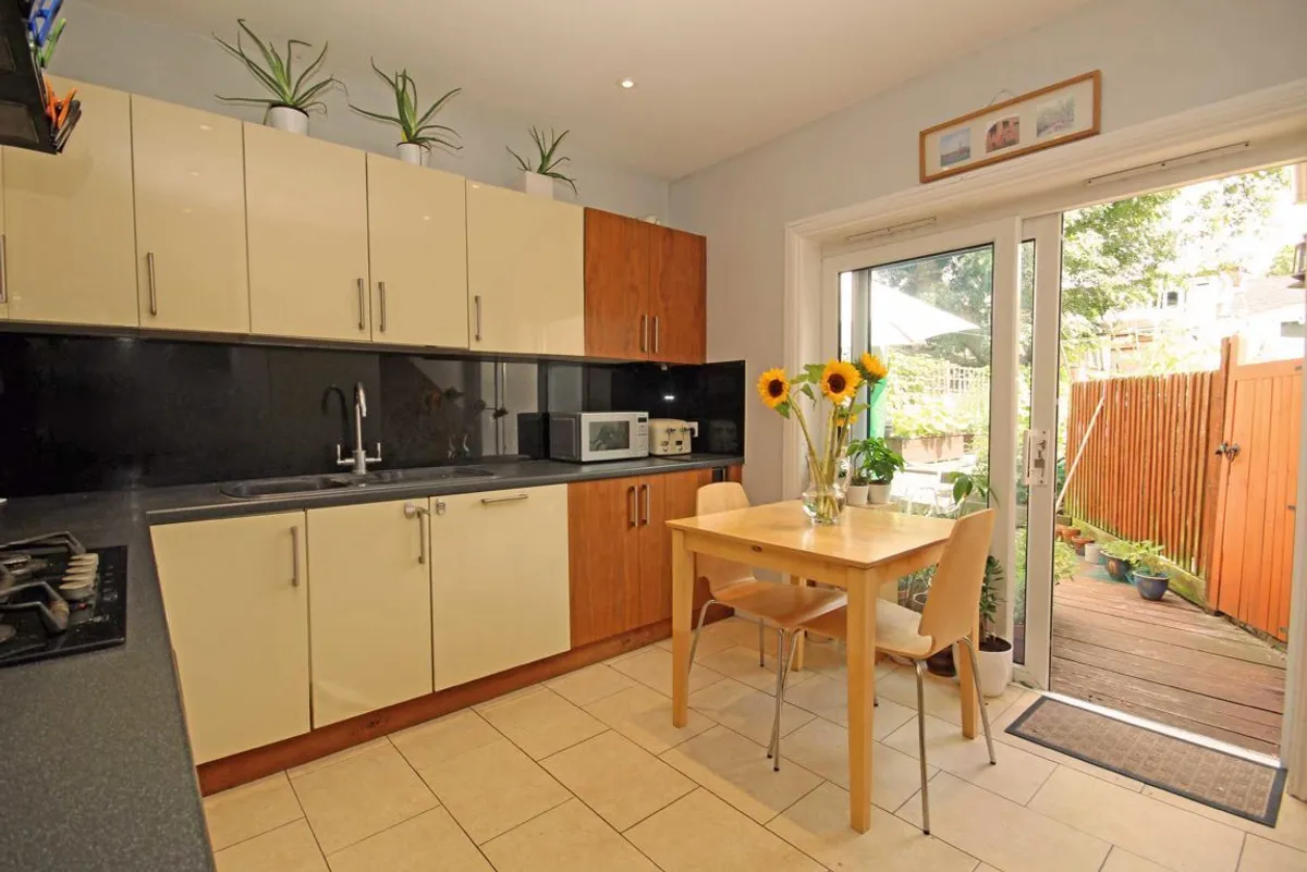 Flat Carlyle Road in Greater London