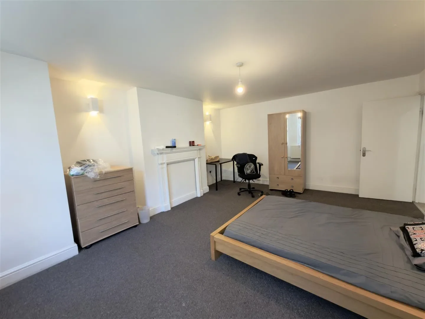 Flat Kyverdale Road in Greater London