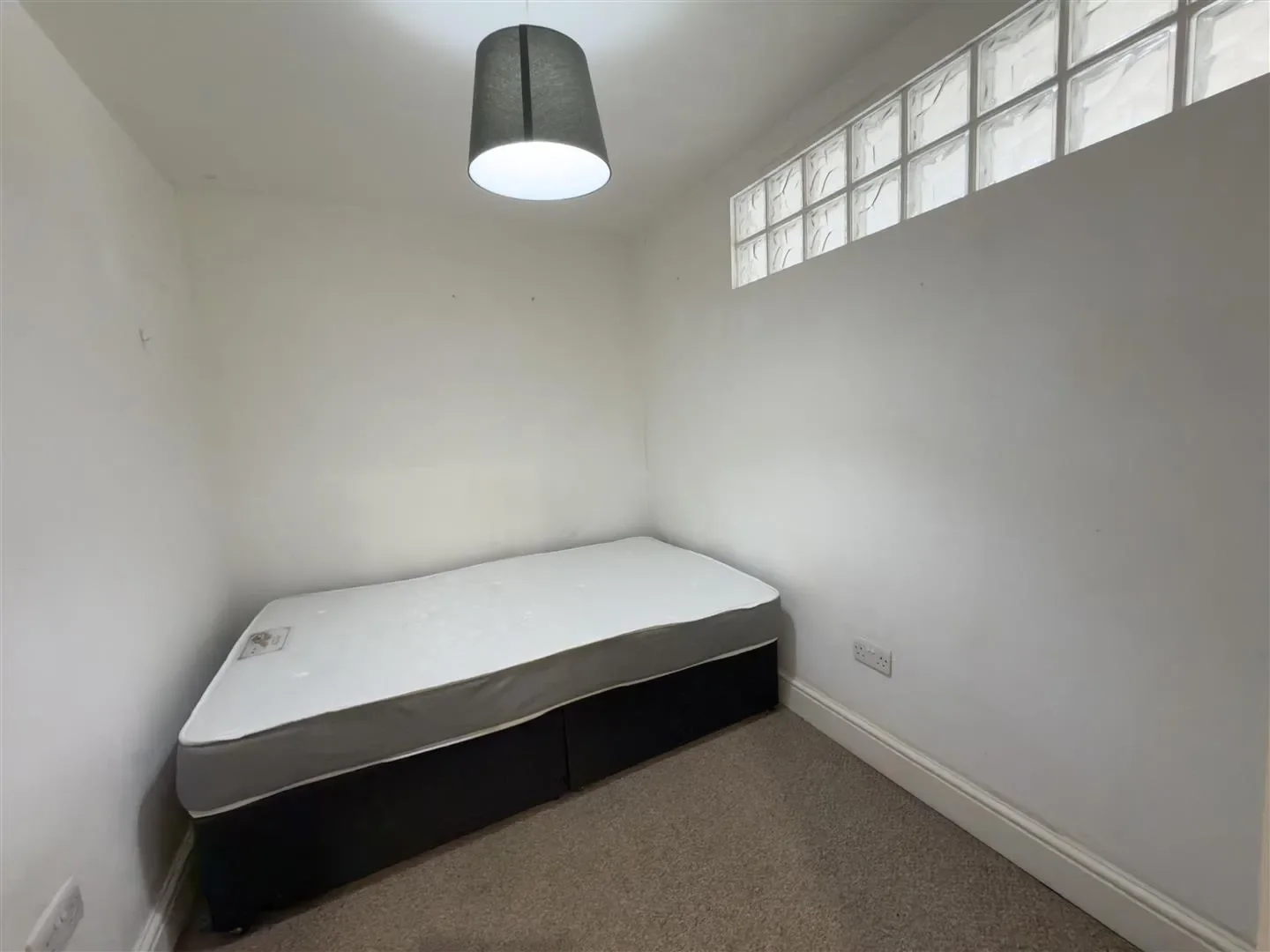 Flat Kyverdale Road in Greater London