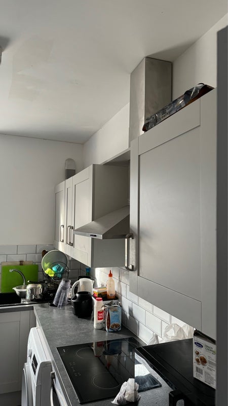 Room Manor Drive in Greater London