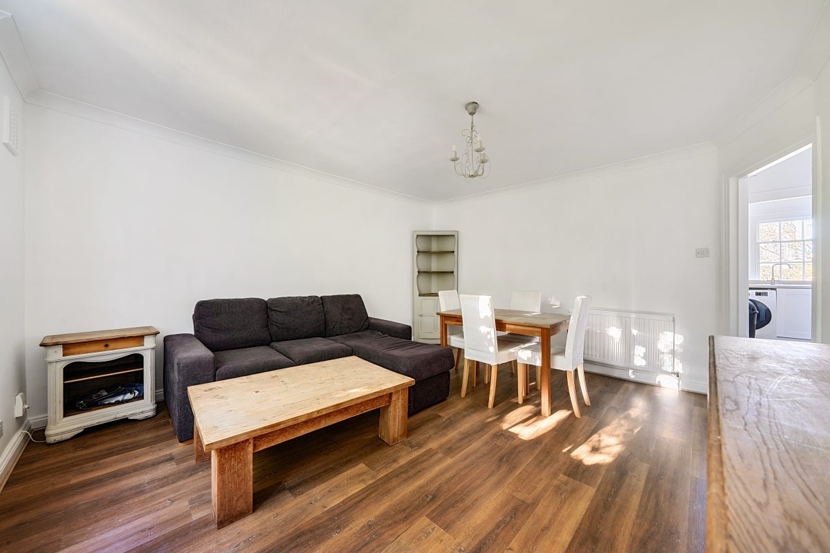 Flat Devonshire Drive in Greater London