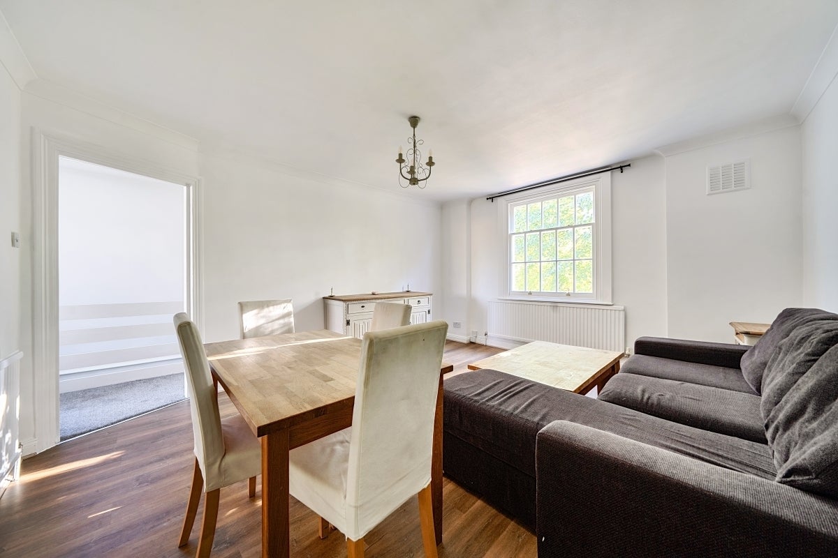 Flat Devonshire Drive in Greater London