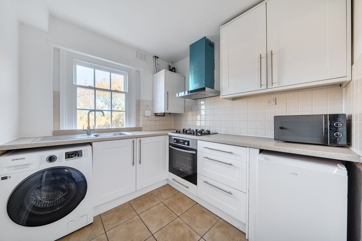 Flat Devonshire Drive in Greater London