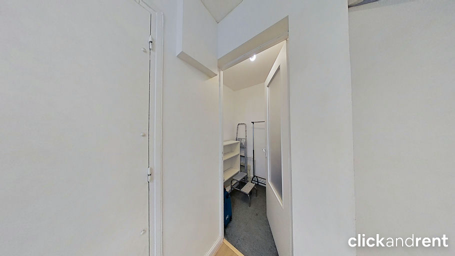 Flat Rue Riquet in Paris