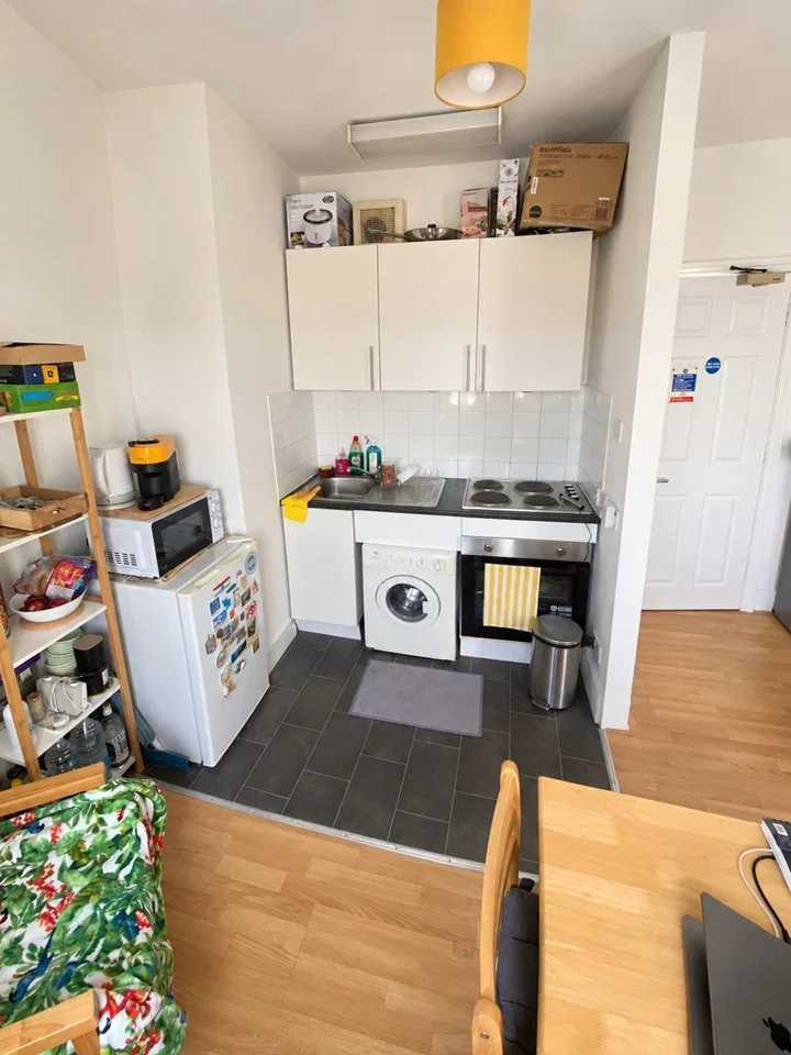 Flat Gratton Terrace in Greater London