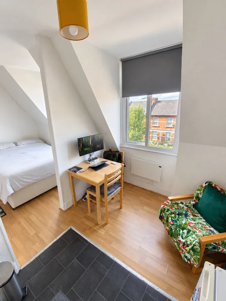 Flat Gratton Terrace in Greater London
