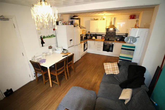 Flat Marmion Road in Portsmouth