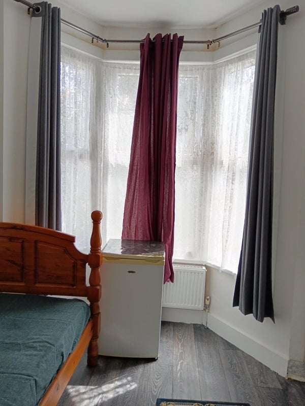 Room Beaconsfield Road in Greater London
