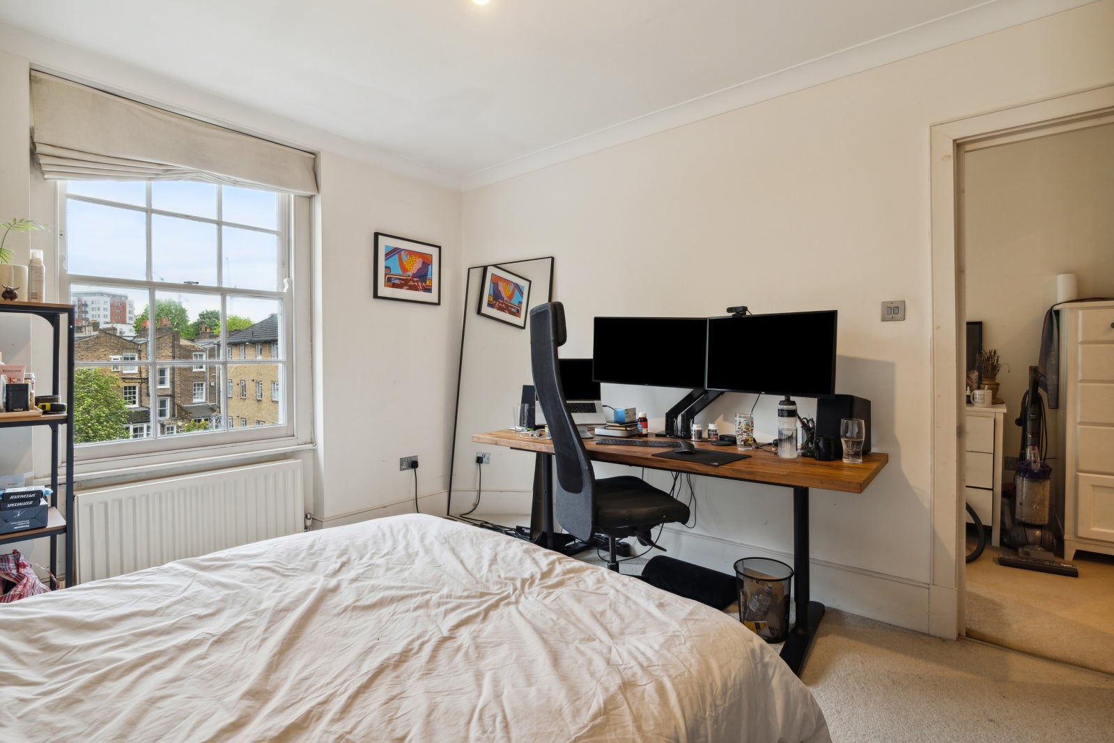 House Elizabeth Avenue in Greater London