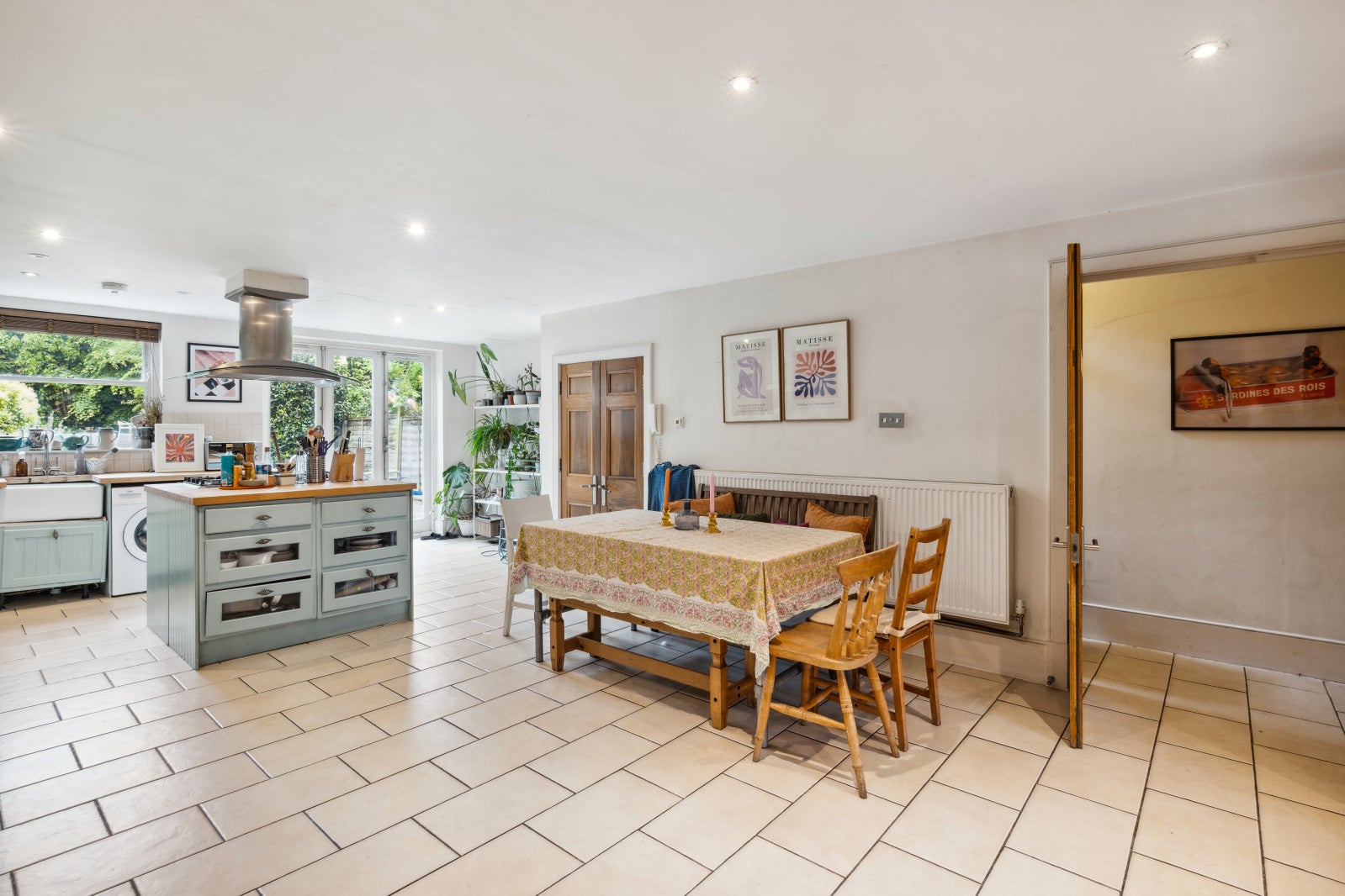 House Elizabeth Avenue in Greater London