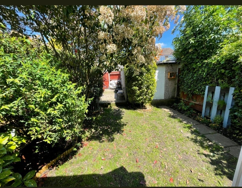 Room Tamworth Lane in Greater London