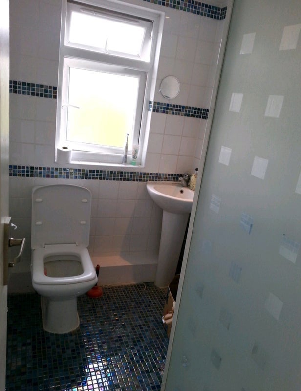 Room Tamworth Lane in Greater London