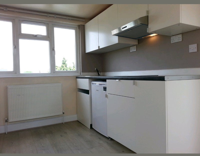 Room Tamworth Lane in Greater London