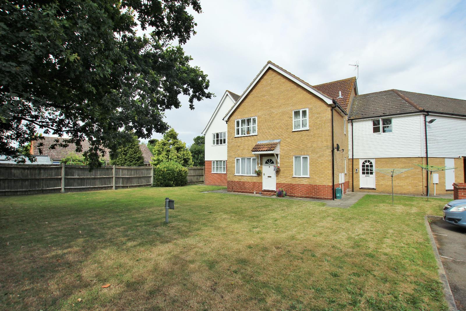 Flat Glenway Close in Colchester