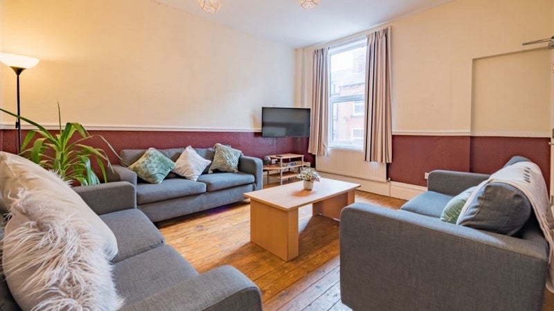 Room Back Manor Drive in Leeds