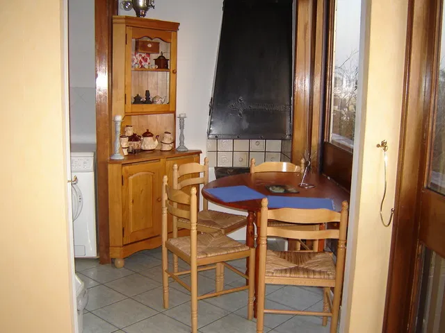 Room A 12 in Fontenay-le-Fleury