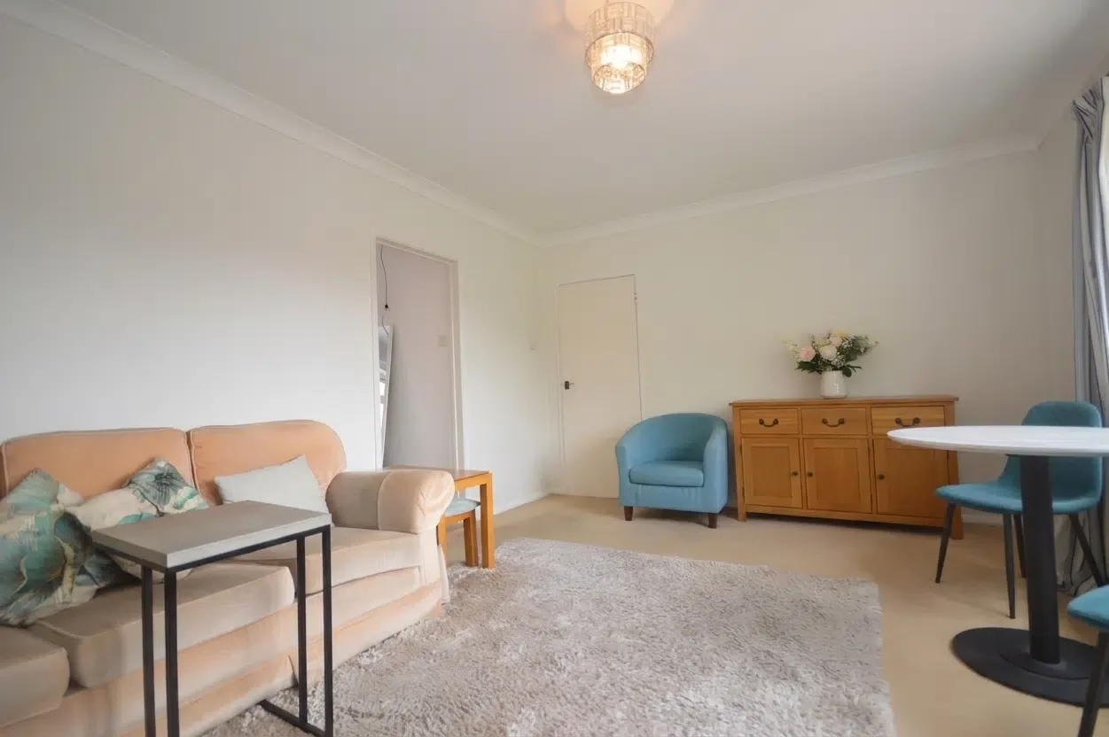 Flat Ledborough Lane in Beaconsfield