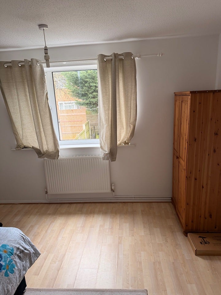 Room Findern Court in Mansfield Woodhouse