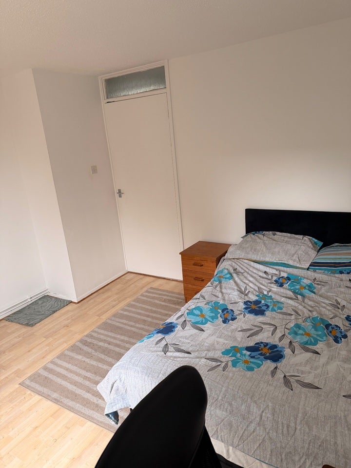 Room Findern Court in Mansfield Woodhouse
