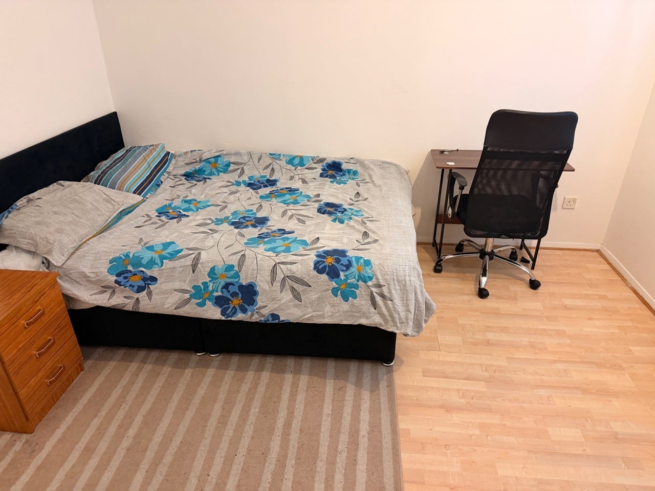 Room Findern Court in Mansfield Woodhouse