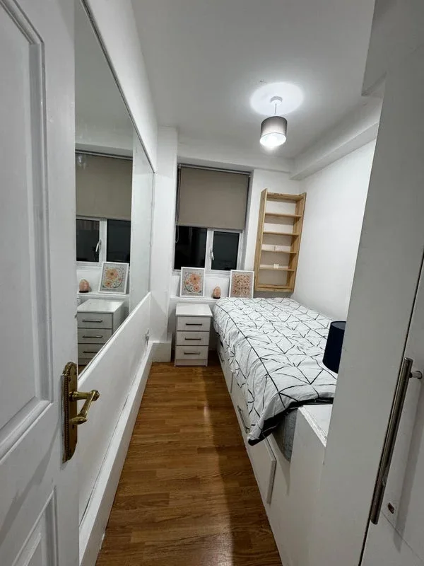 Room Park West Place in City of Westminster