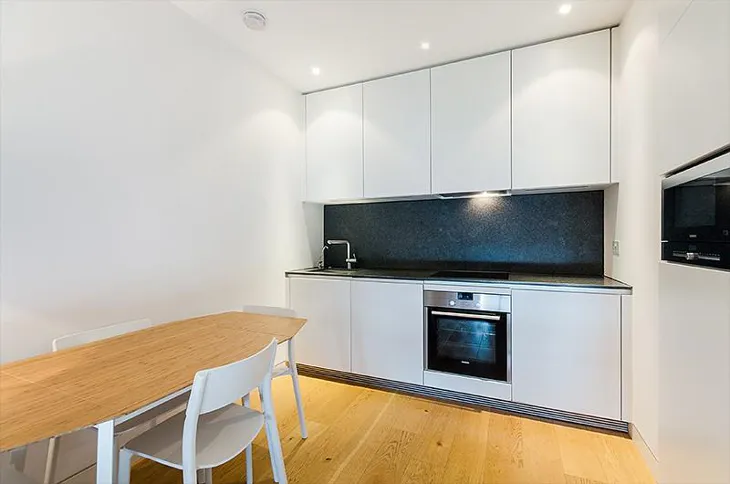 Flat Holland Street in Greater London