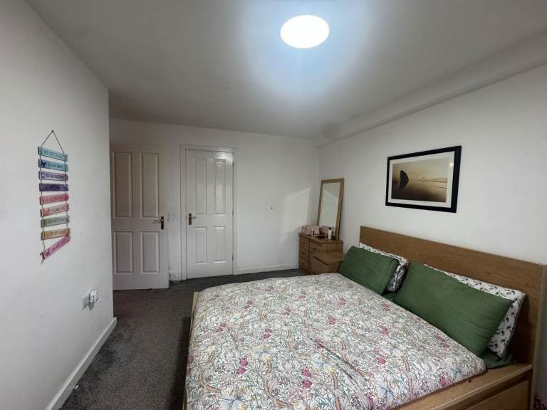Flat Waterford Court in Farnworth