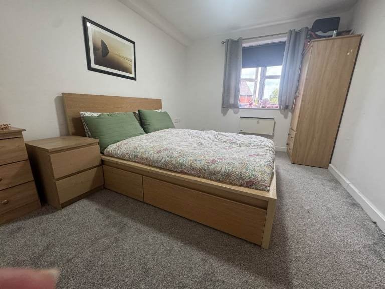 Flat Waterford Court in Farnworth