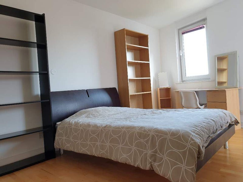 Room Arnhem Place in Greater London