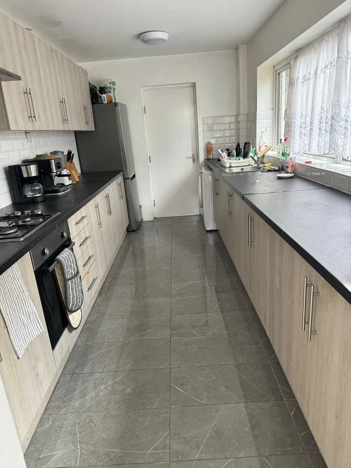 Room Keogh Road in Greater London