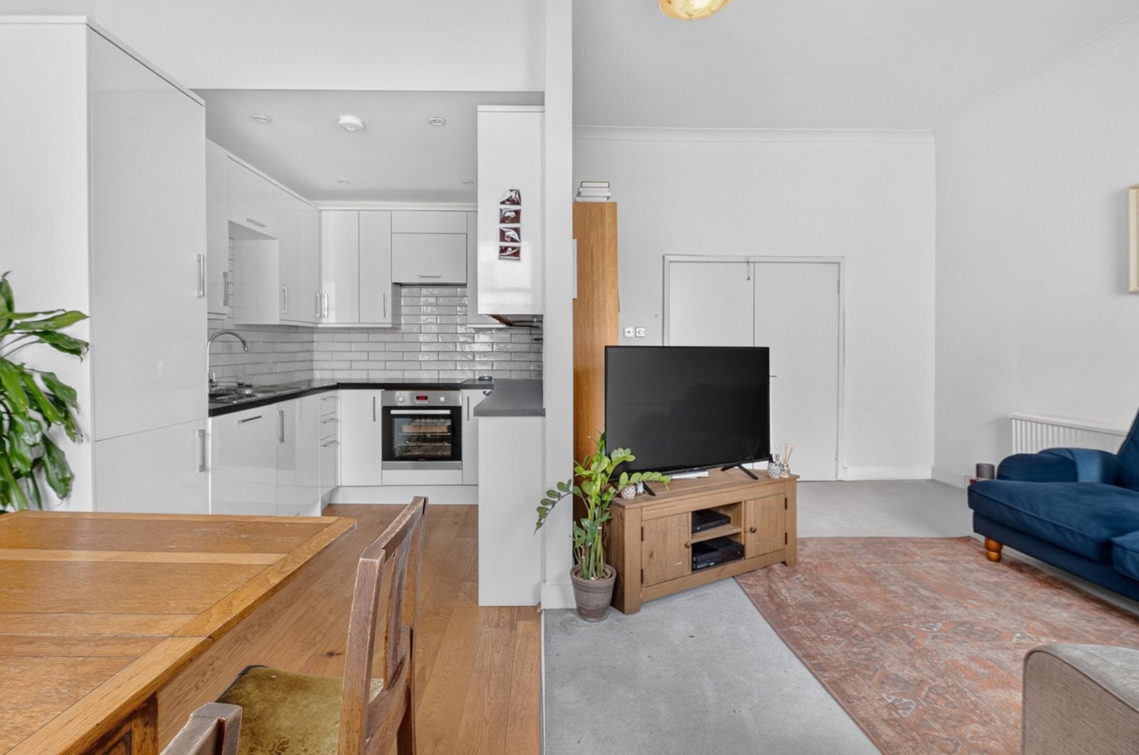 Flat Belgrave Road in City of Westminster