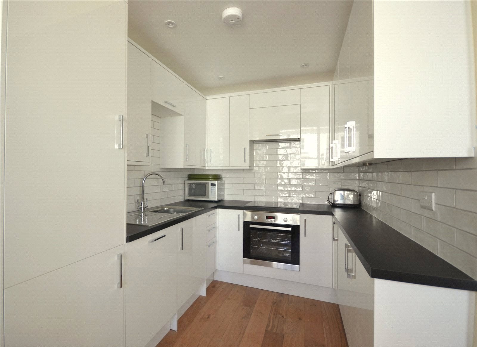 Flat Belgrave Road in City of Westminster