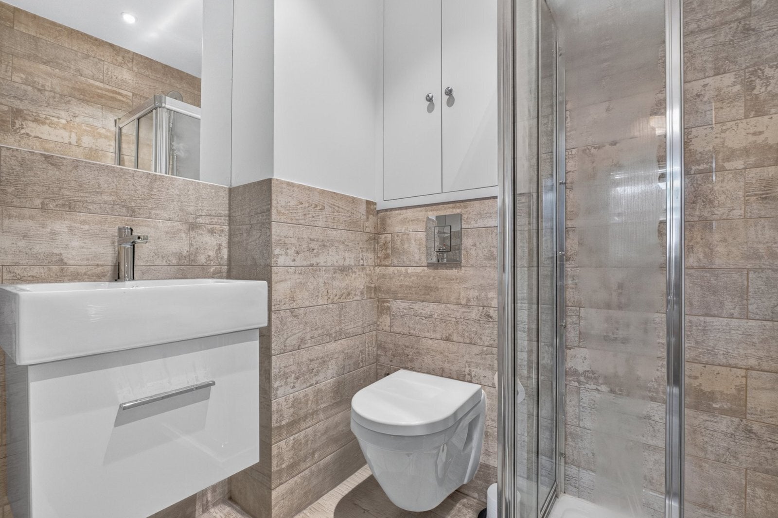 Flat Belgrave Road in City of Westminster