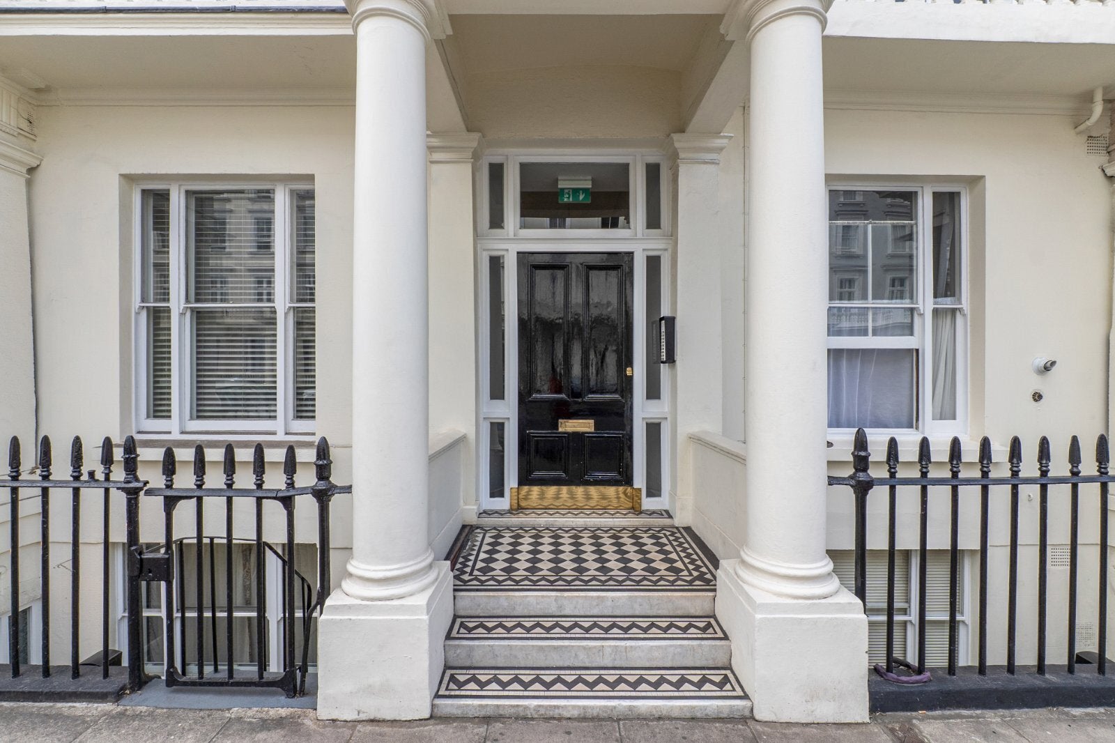 Flat Belgrave Road in City of Westminster