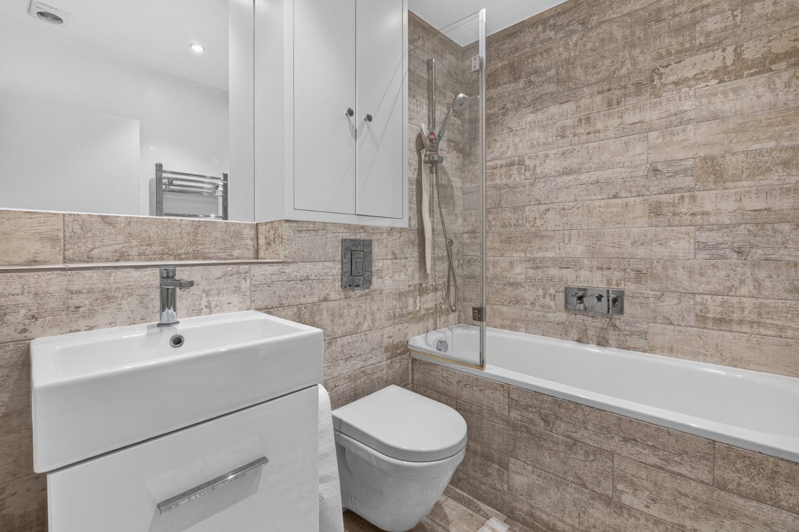 Flat Belgrave Road in City of Westminster