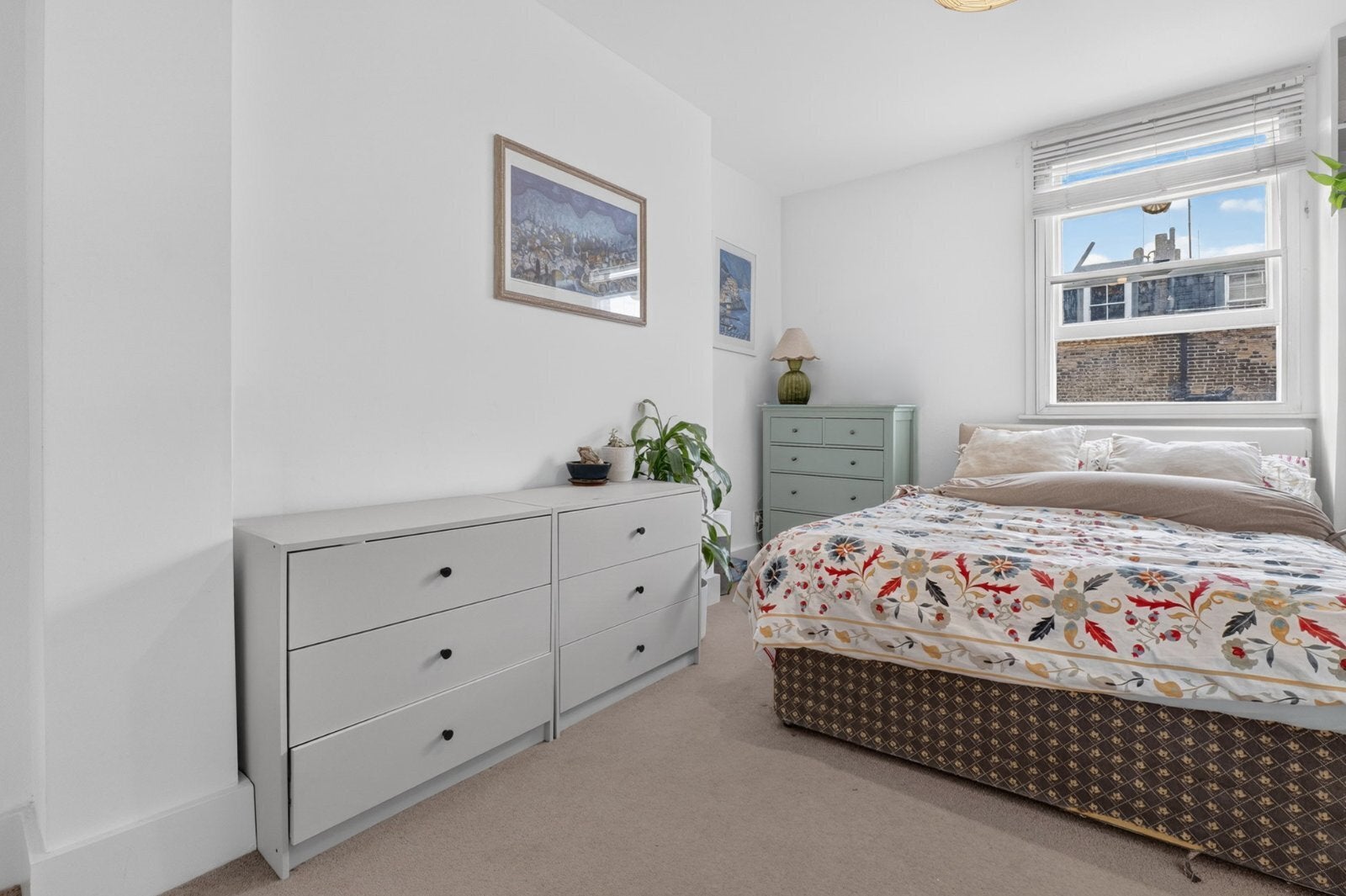 Flat Belgrave Road in City of Westminster