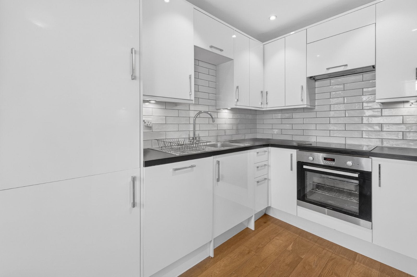 Flat Belgrave Road in City of Westminster
