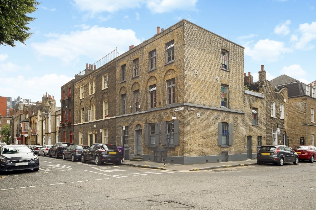 House Newark Street in Greater London