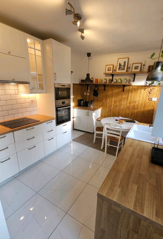 Room Linden Avenue in Oldham
